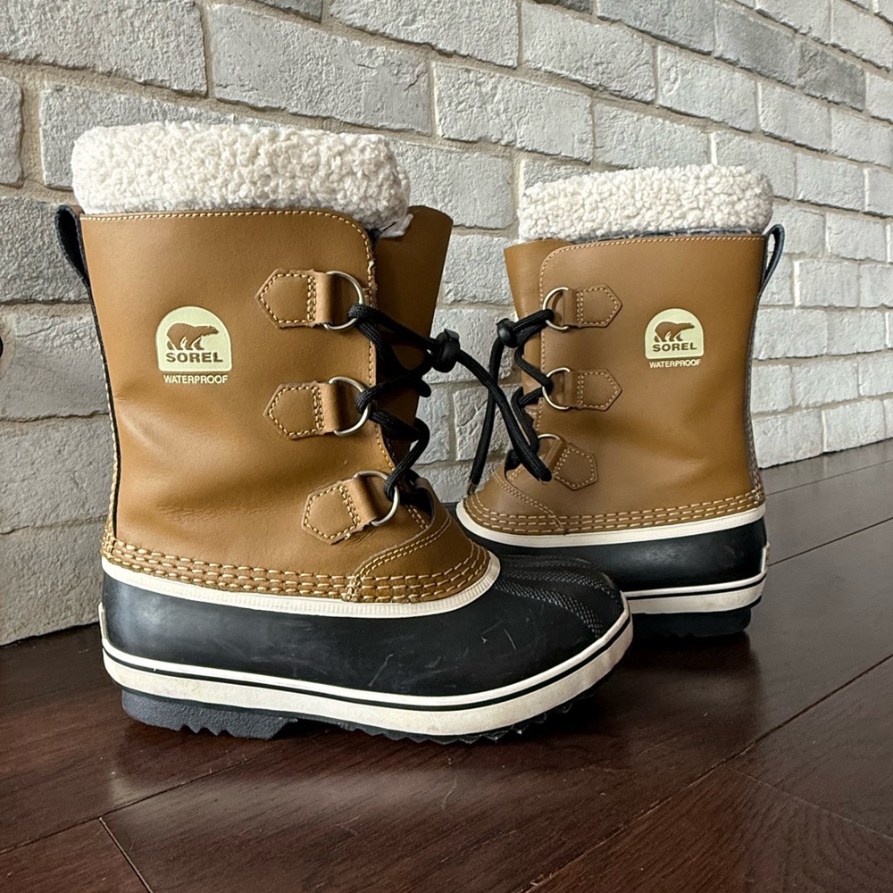 Sorel Youth Caribou Waterproof Boots Size 4